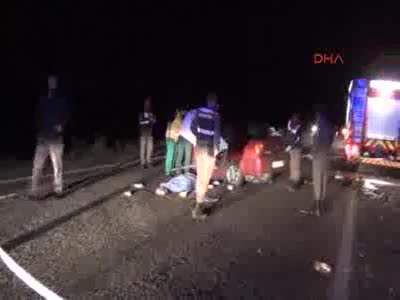 Manisa'da katliam gibi kaza: 3 ölü 7 yaralı