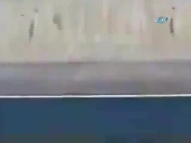 Katır yanlış zamanda hemzemin geçide girince...