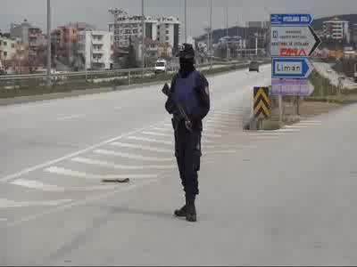 Çanakkale'de 18 Mart öncesi K-9 köpeğiyle araç kontrolü