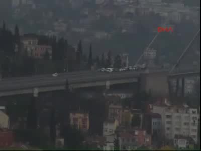 Boğaziçi Köprüsü'ndeki şüpheli araç kontrollü şekilde patlatıldı