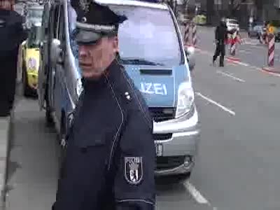 Berlin'de araç patladı!