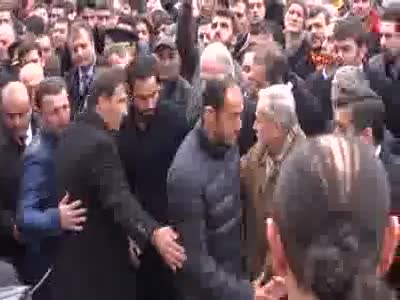 Umut doğum gününde babasını son yolculuğuna uğurladı