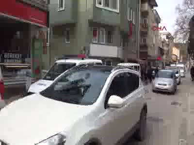 Karton maket bomba paniğine neden oldu