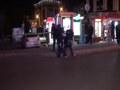 Emniyet müdürlüğünün karşısında unutulan çanta bomba paniğine neden oldu