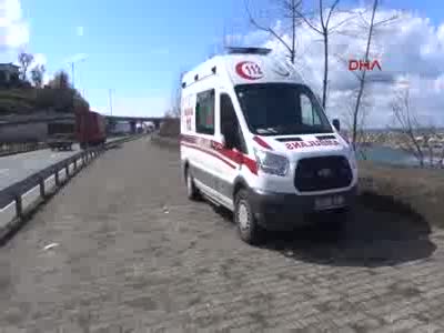 Ambulans çarpan öğretmen hayatını kaybetti