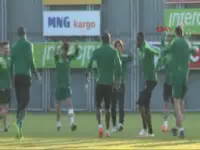 Bursaspor'da Emre Taşdemir takıma katıldı