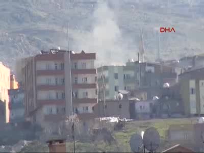 Şırnak'ta bomba tuzaklı barikatlar imha ediliyor