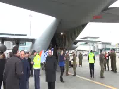 Bombalı saldırıda yaralanan 3 İsrailli ülkesine döndü