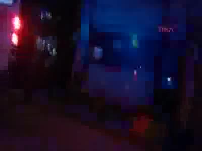 Babalarının bıçaklandığını duyunca, kahveye ateş açtılar
