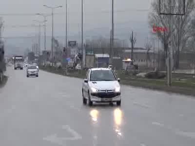 Bursa'da kız arkadaşını kaçırırken kaza yapınca yakalandı