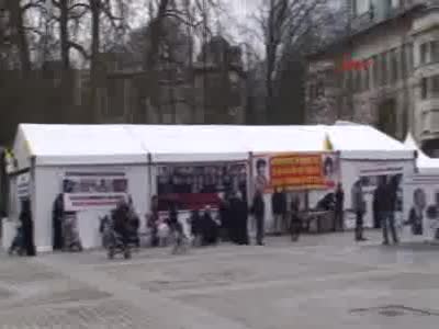 Brüksel'deki PKK çadırı önünde Nevruz kutlaması...