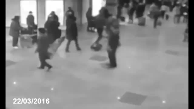 Brüksel havalimanında patlama anı!