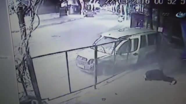 Sürücü araçtan böyle fırladı