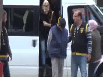 Kuaförde saçlarını yaptırıp, erkeklere pazarlayan fuhuş şebekesine darbe