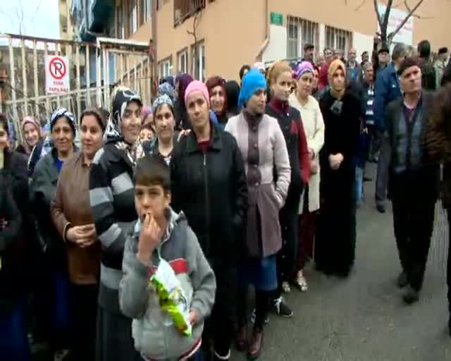 Bursa'da kameralar karşısında yardım tepki çekti!