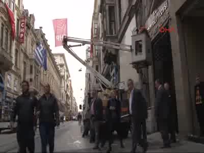 İstiklal Caddesi'nde saldırının izleri siliniyor