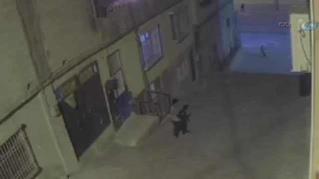 Karakol ve zırhlı araca saldırı kamerada