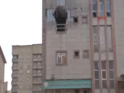 Yüksekova'da  emniyet müdürlüğü binası ile öğretmenevine havan ve roketatarlı saldırı