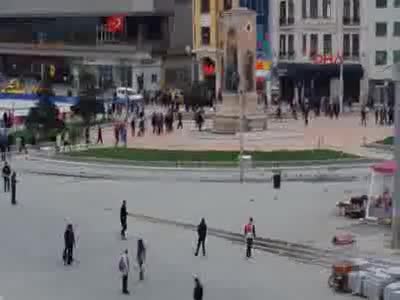 Taksim Meydan'nda şüpheli valiz
