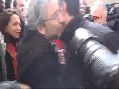 Can Dündar adliyede