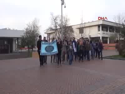 KTÜ'de Ensar Vakfı protestosu arbedesine öğrenci tepkisi
