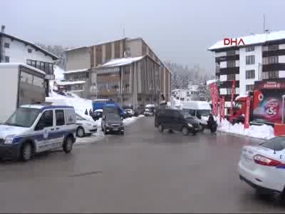 Bursa Uludağ'a kar fırtınayla geldi