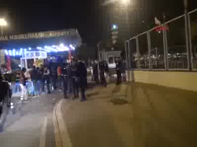 Eyleme müdahale eden polis, molotof kokteyli ile yaralandı