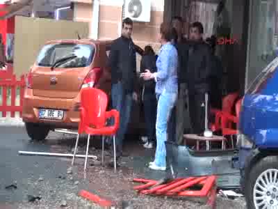 Sevgilisini ezmek isterken kuaföre girdi