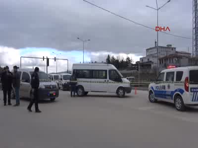 Polis memuru direksiyon başında intihar etti