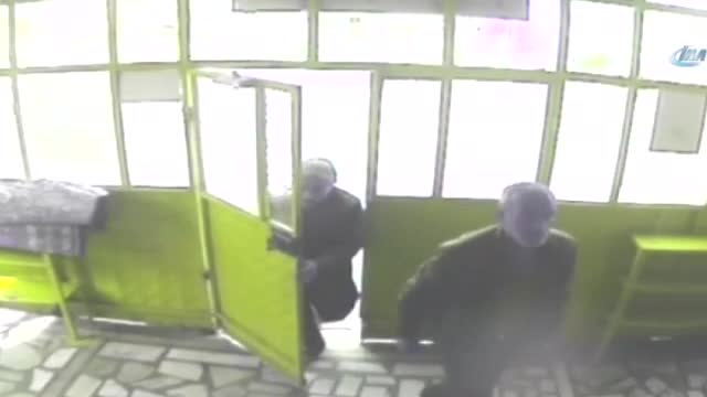 Türbeden 'havlu'lu hırsızlık