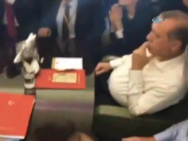 Erdoğan Hakan Çalhanoğlu'nun golüne böyle sevindi