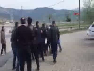 Kocaeli Rehabilitasyon Merkezi önünde öğrenciler eylem yaptı