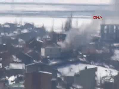 Yüksekova'da tanklar mahalleye girdi