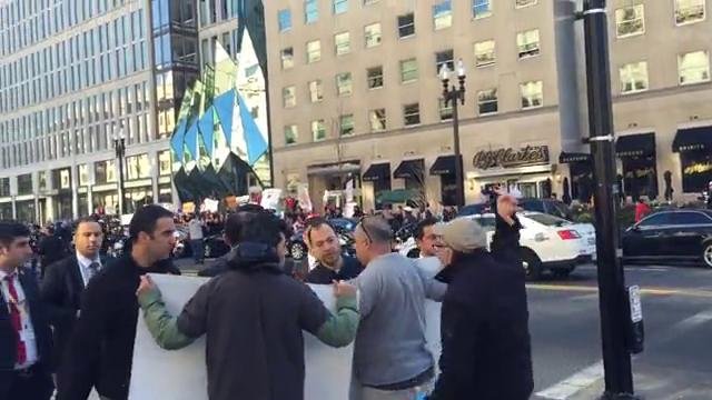 Erdoğan'ın korumalarından protestoculara ilginç müdahale