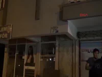 Eski eşinin erkek arkadaşını dövdü
