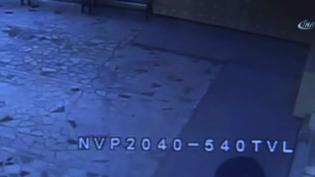 Önce namaz kıldı sonra yardım kasasını çaldı