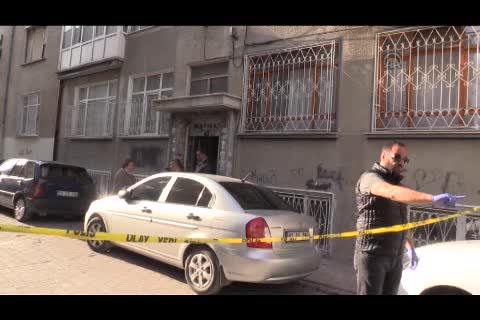 Üç çocuk annesi kadın, evinde bıçakla öldürülmüş olarak bulundu