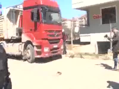 Yalova'da TIR'ın çarptığı anne öldü, 6 aylık kızı Eylül kurtuldu