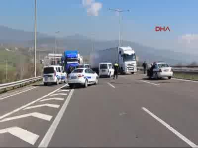 TEM'de ters yönde giden sürücü trafik durdurularak yakalandı
