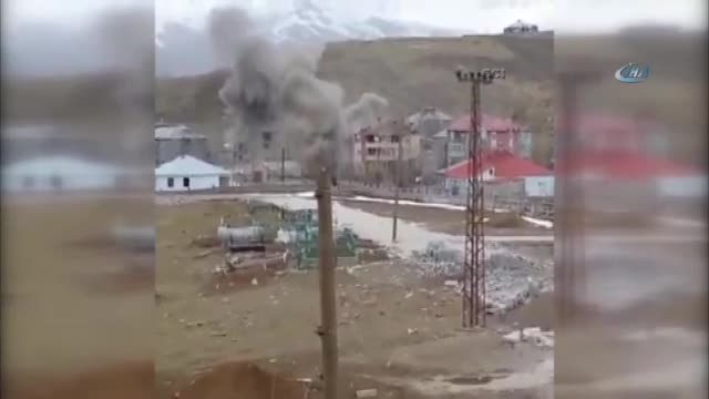 Teröristlerin kaldığı bina vuruldu