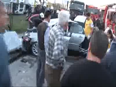Otomobil ile beton mikseri kafa kafaya çarpıştı: 2 ölü 3 yaralı