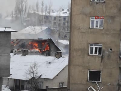 Yüksekova'da PKK'lıların binaların altına kazdıkları tünel tespit edildi