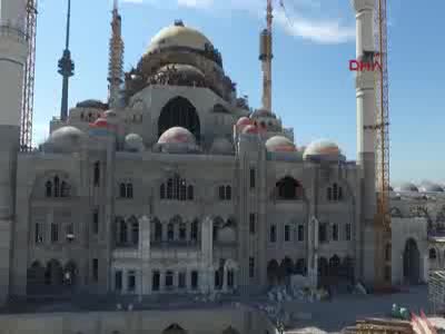 Çamlıca Camisi'nde dev kubbenin üzeri kapandı