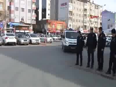 Oğlunun şehit olduğunu öğrenen anne bayıldı