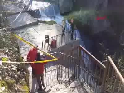 Şelaleye düşen Suriyeli genç bulunamadı