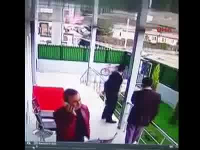 Diyarbakır'da 7 polisi şehit eden PKK'nın bombalı aracını, özel güvenlikçi saniyeler önce fark etmiş