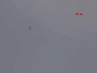 Düşürülen Suriye uçağının pilotunu İdlib sokaklarında böyle dolaştırdılar