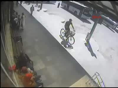 Otobüs duraklarına 'Fuhuş' amaçlı kartvizit atan kişi tutuklandı