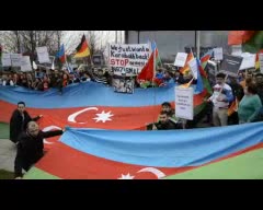 Azerbaycanlılar, Berlin'e gelen Sarkisyan'ı protesto etti