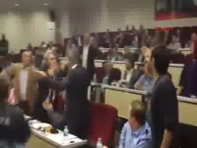 Çiğli Belediye Meclisi'nde, Kemal Kılıçdaroğlu kavgası